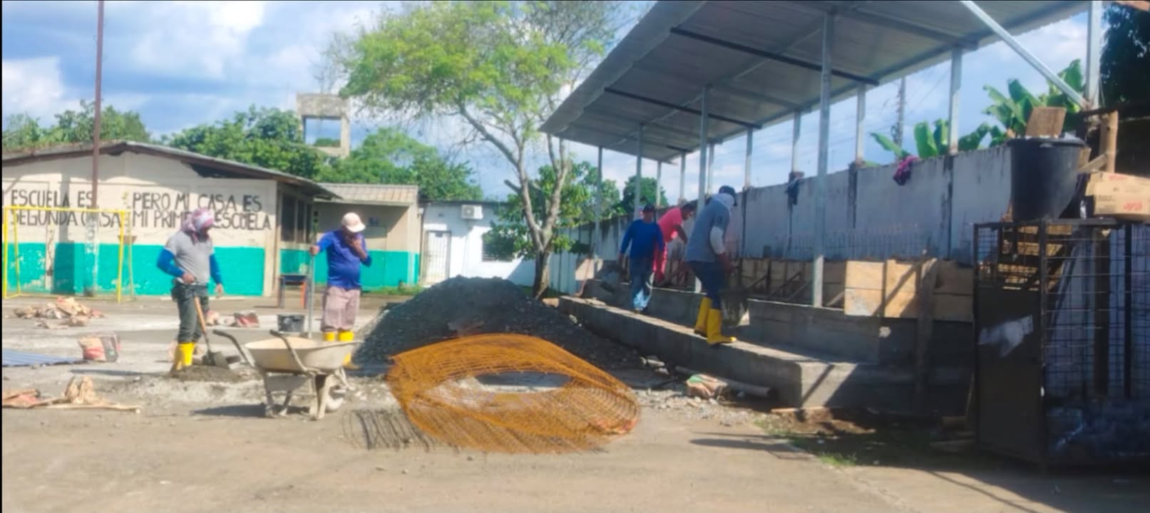 GAD Parroquial Guayas inicia construcción de graderíos y techado en U.E. Gustavo Enrique Pico Pinca