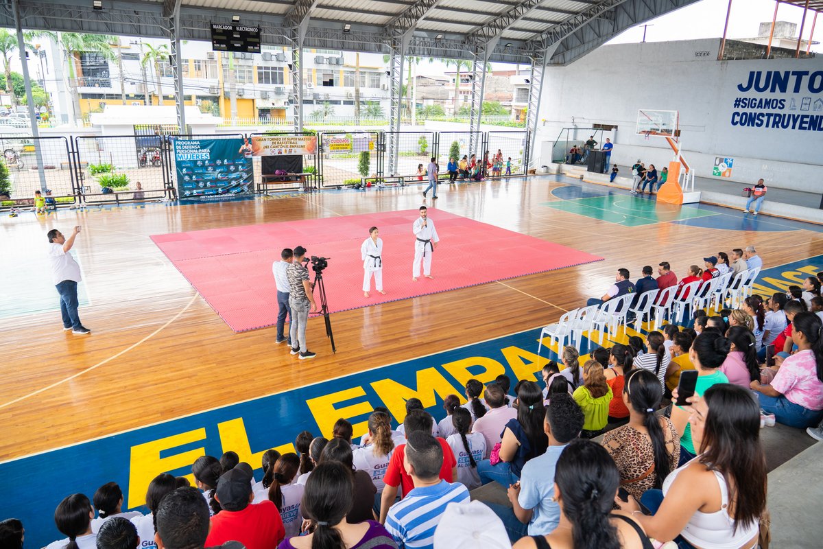 Más de 100 mujeres de El Empalme aprendieron defensa personal en taller de la Prefectura