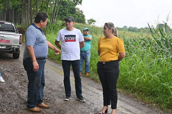 Bacheo en Limón Central – Estero Seco mejora tránsito rural tras lluvias