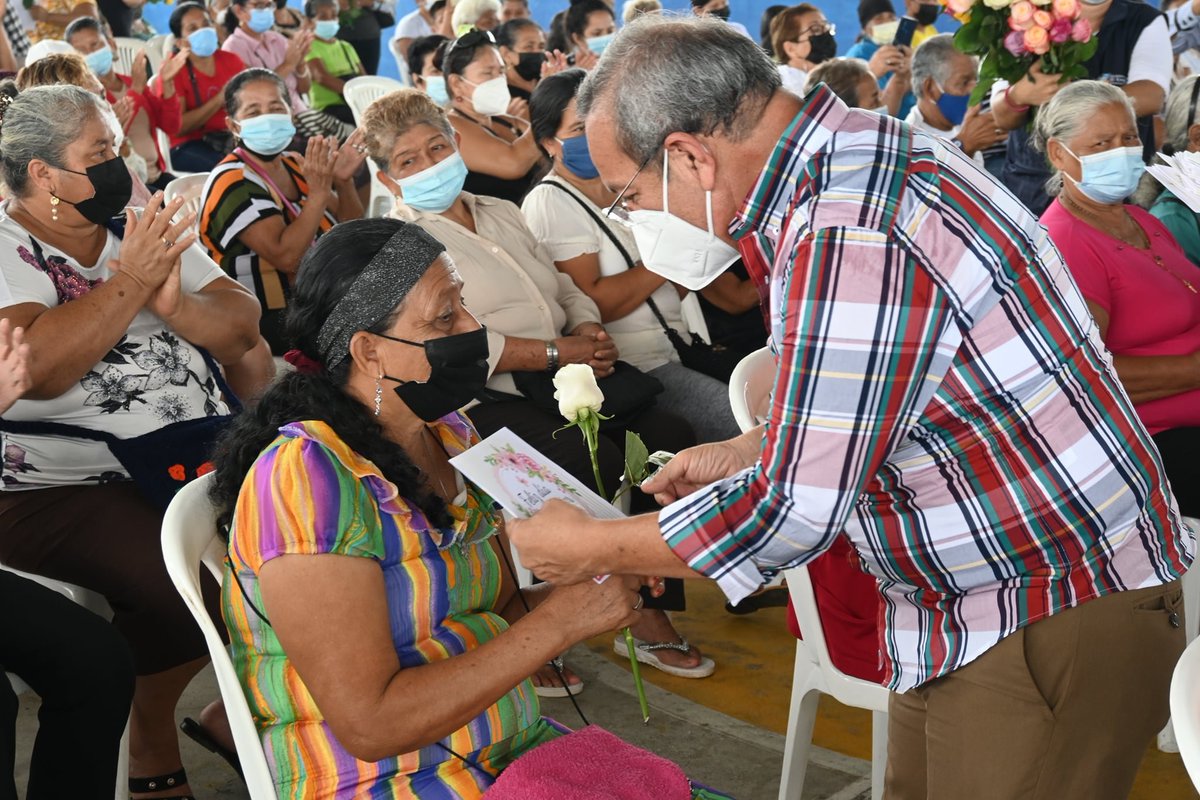 Alcaldía de El Empalme rinde homenaje a mujeres del GAD en Día Internacional