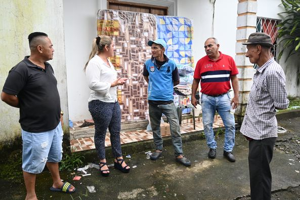 Incendio destruye vivienda en La Democracia; el alcalde autoriza ayuda humanitaria