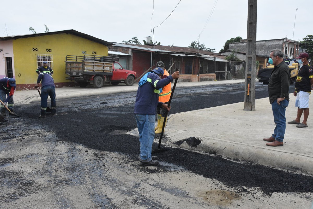 Asfaltado en el sector Arias Olivo de El Empalme avanza con carpeta final
