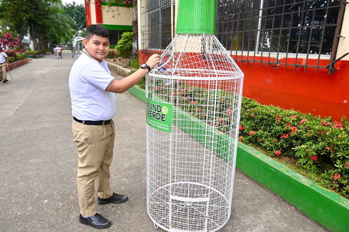 Entregan contenedor reciclador en colegio El Empalme para fomentar el reciclaje