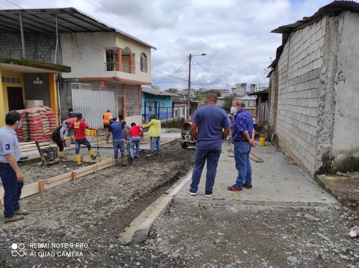 Alcaldía de El Empalme supervisa hormigonado en calles Kennedy