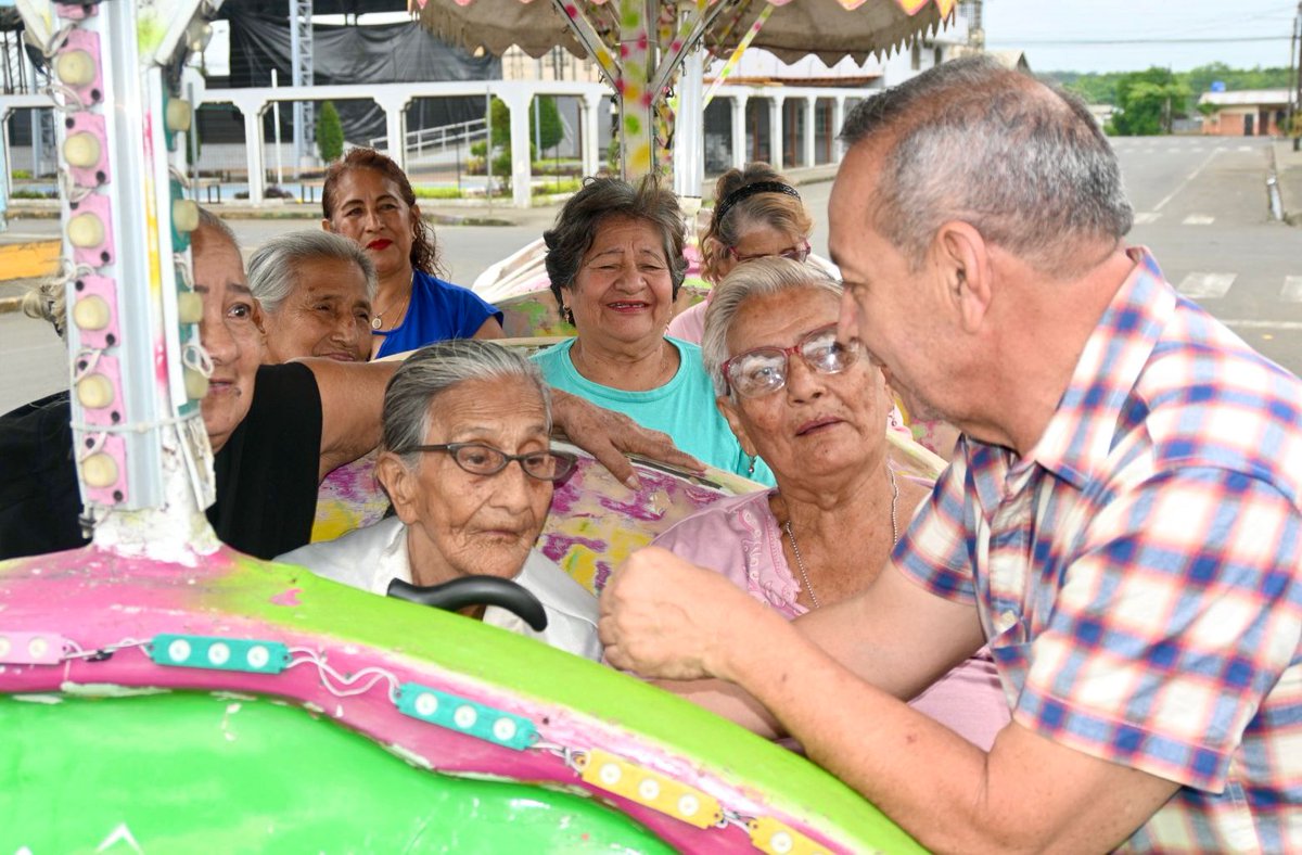 El Municipio de El Empalme llevó a niños y adultos mayores a los juegos mecánicos