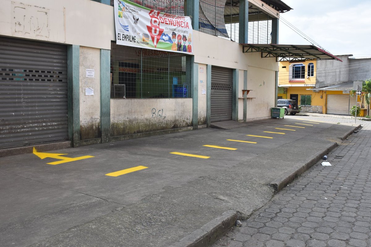 Mercados de El Empalme tienen nuevos accesos delimitados por señalización