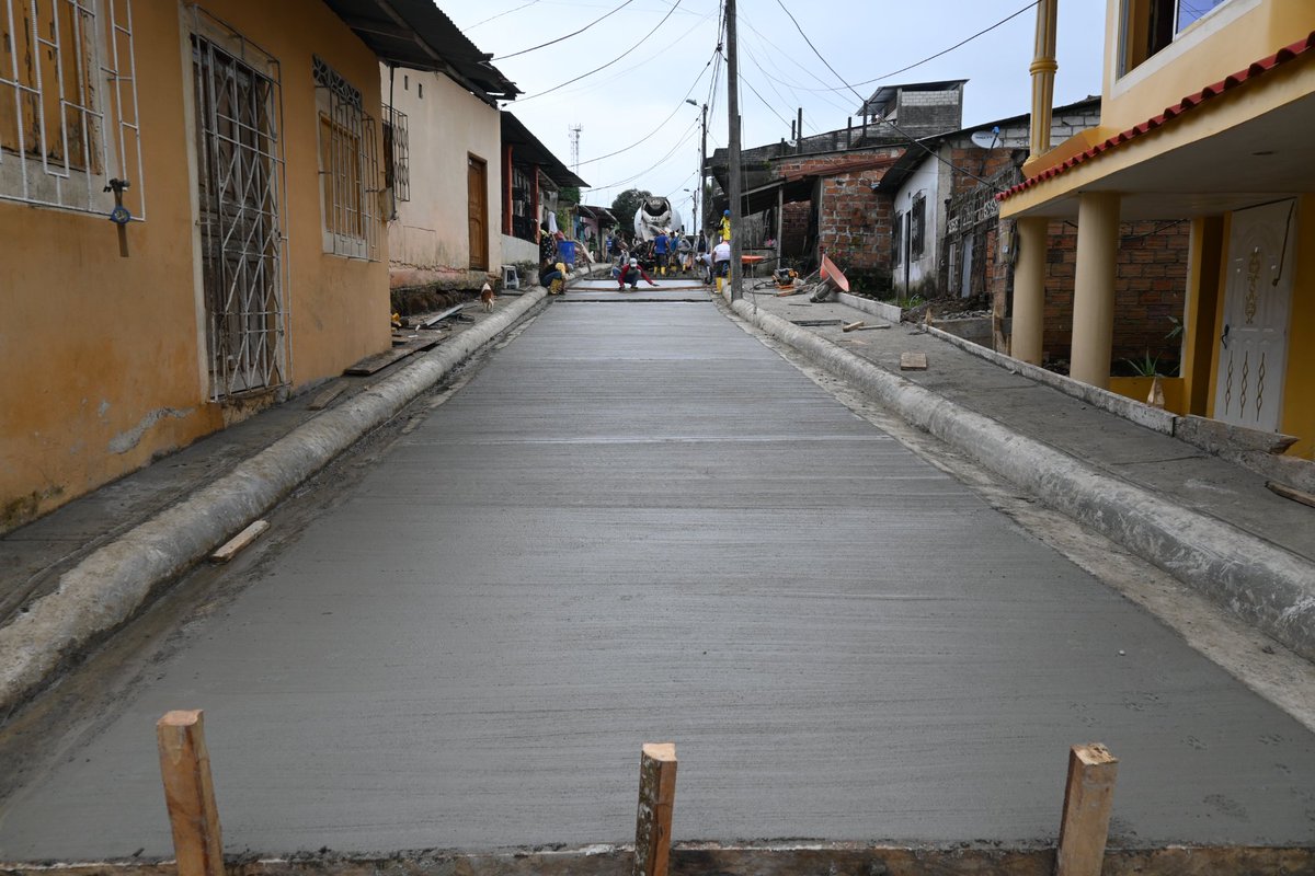 Hormigón armado para calles en La Independencia, Velasco Ibarra