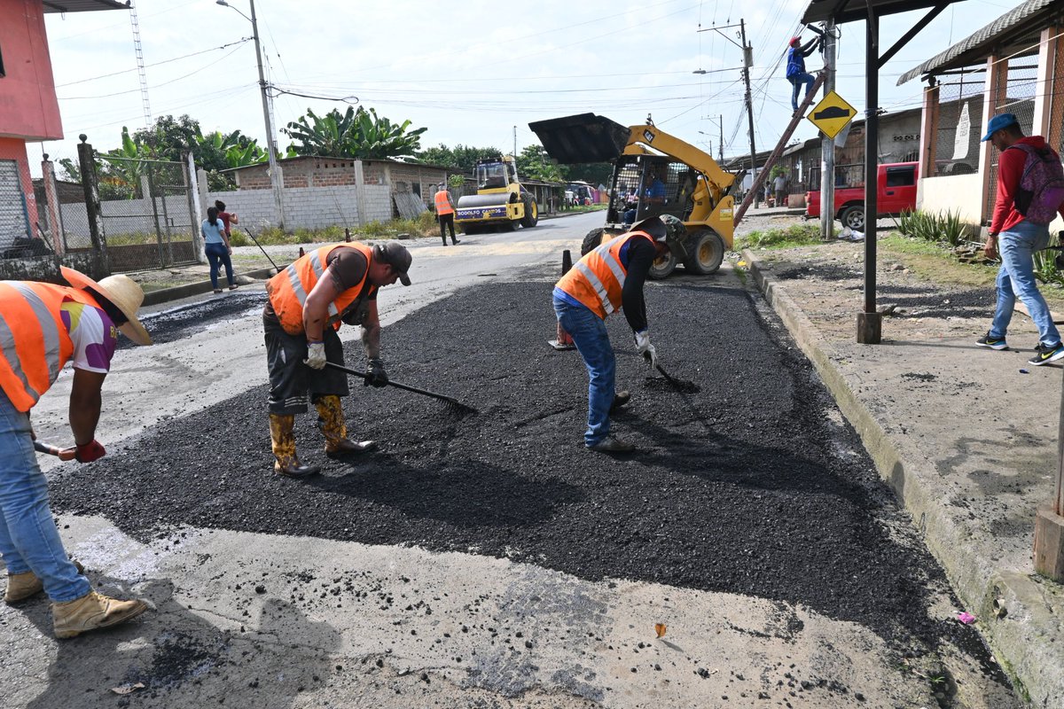 Bacheo en 29 de Octubre mejora tránsito en El Empalme