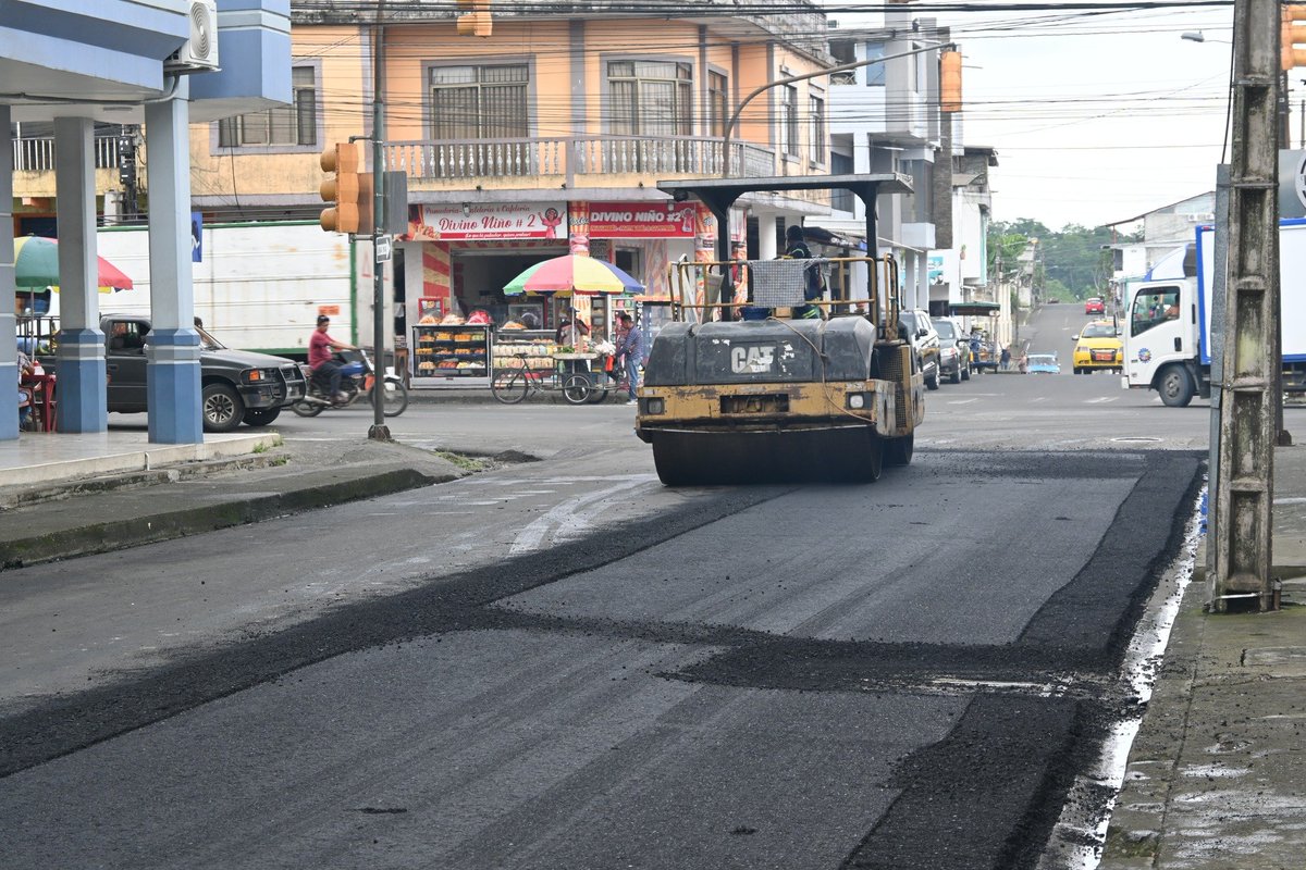 Recapeo asfáltico avanza en calle César Borja, El Empalme