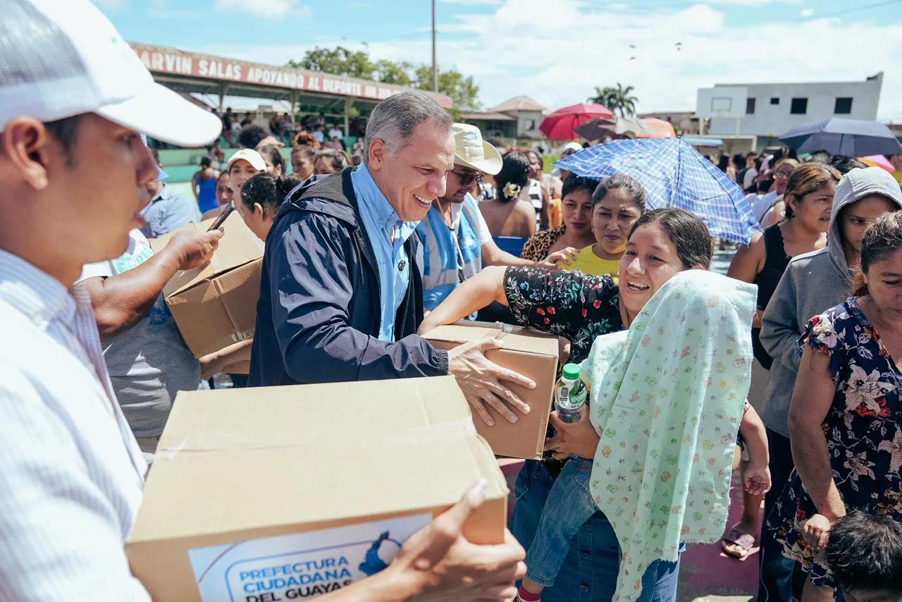 Prefectura del Guayas entrega kits humanitarios a 700 familias en Nobol, Naranjal, El Empalme y Durán