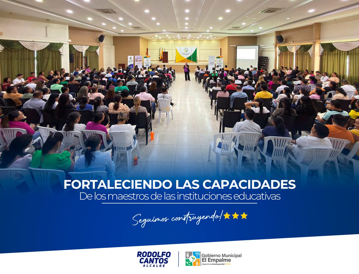 Maestros de El Empalme debaten el rol docente en auditorio municipal