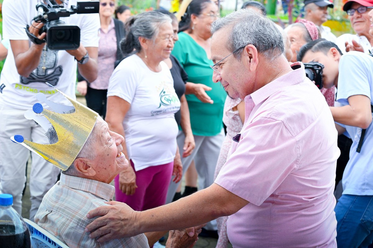 El Municipio de El Empalme rindió homenaje a los padres con serenata