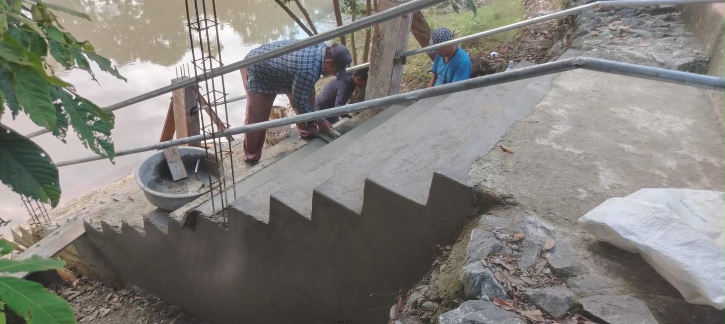 GAD Parroquial Guayas mantiene gradas de acceso al río Congo para mejorar la movilidad local