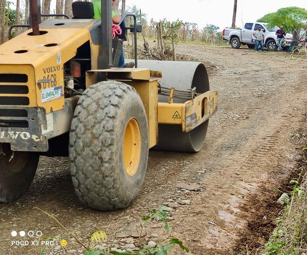 Reconstruyen camino en Guarumo 1 para mejorar transporte agrícola