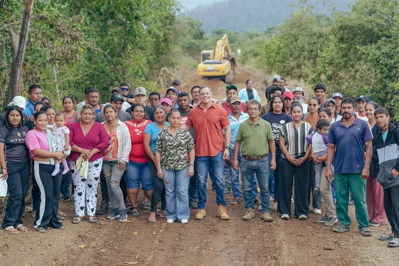 Avanza reconstrucción del muro en El Mirador para mejorar movilidad de pescadores