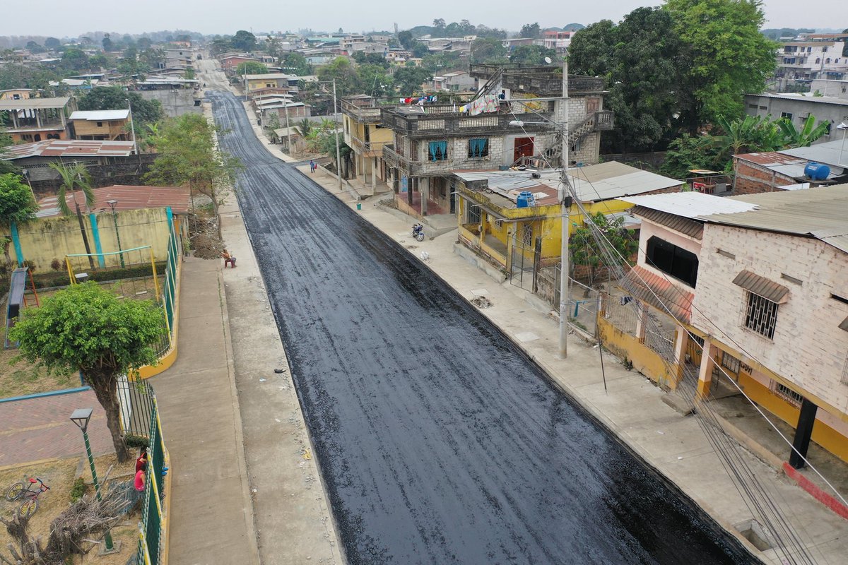 Imprimación asfáltica avanza en calle Quito, El Empalme