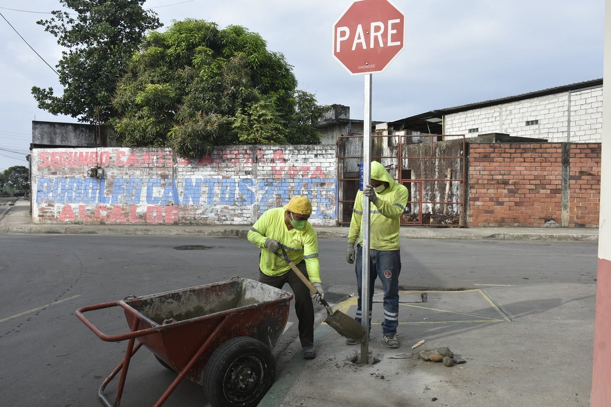 Tránsito en El Empalme recibe nuevas señales tras el asfalto