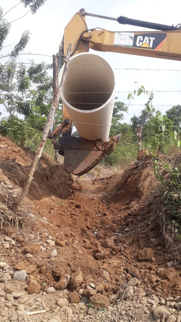 Instalan tubería en margen del Congo para mejorar tránsito en La Chontilla