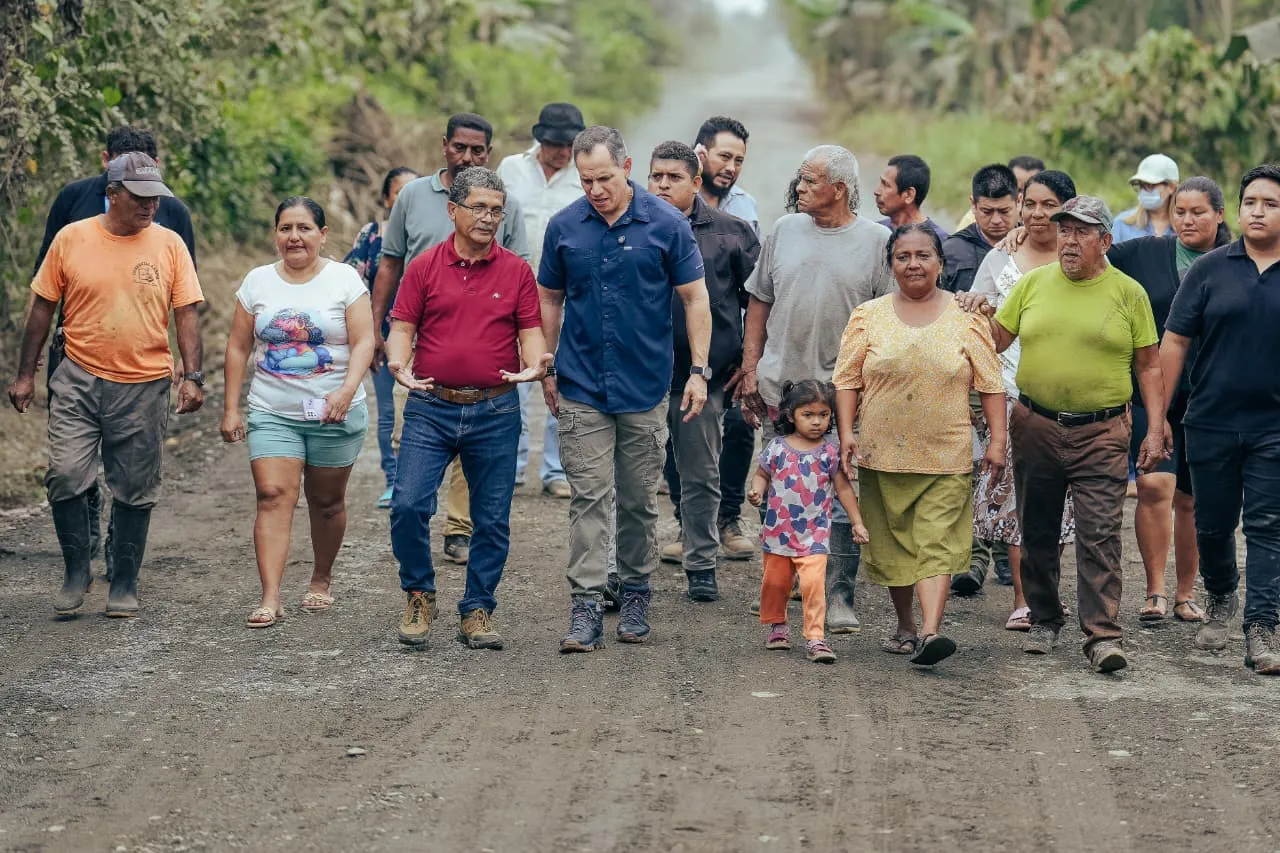 Prefectura del Guayas inicia obra vial en El Rosario para conectar a 150 familias