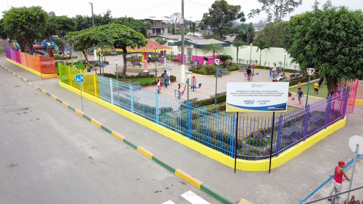 Municipio de El Empalme pinta parque 29 de Octubre para mejorar ornato